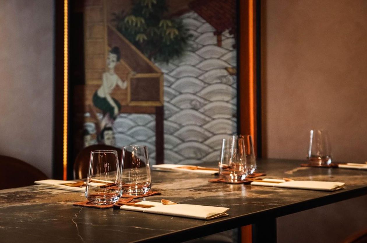 khiri thai restaurant dining hall 01