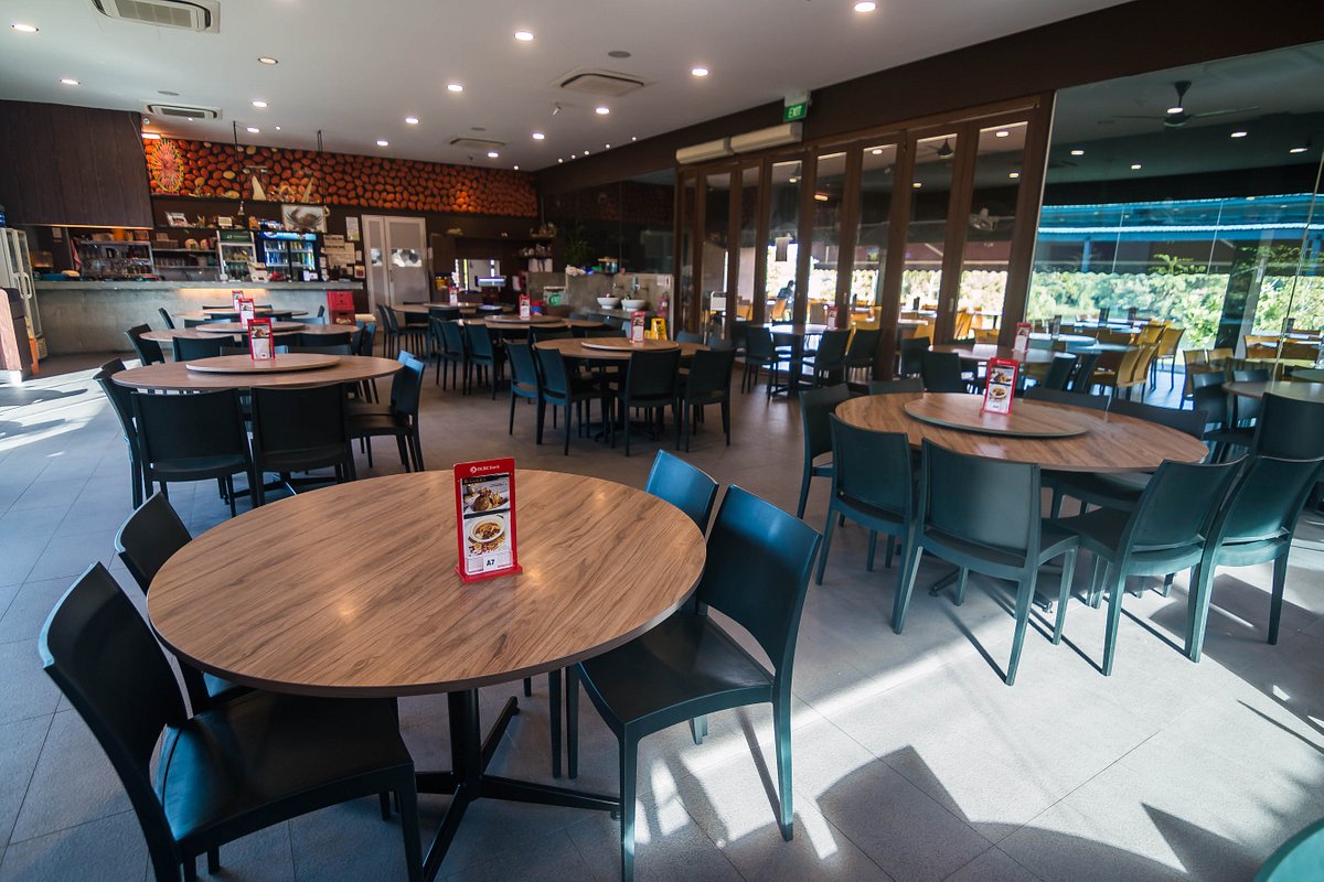 indoor dining with air