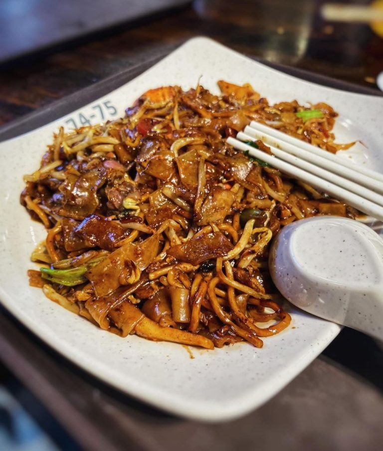 lao fu zi fried kway teow lau pa sat