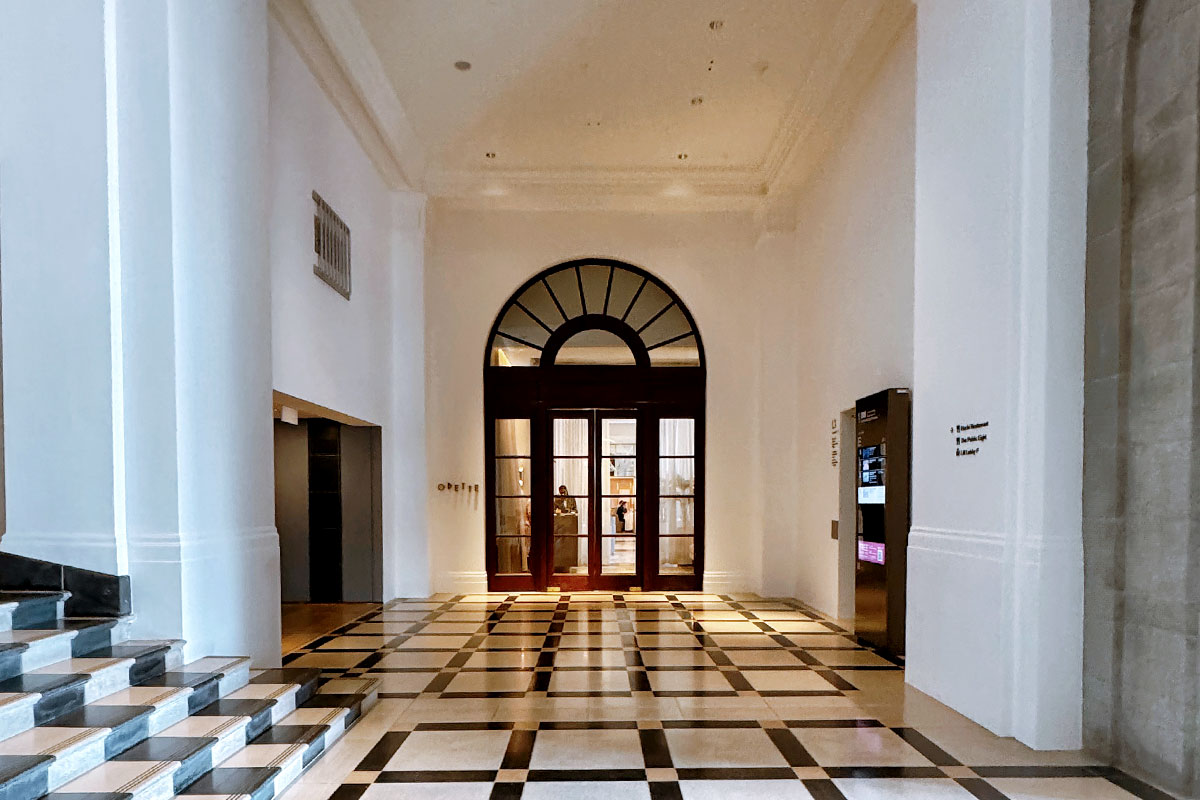 Odette Review Odette Review - Entrance