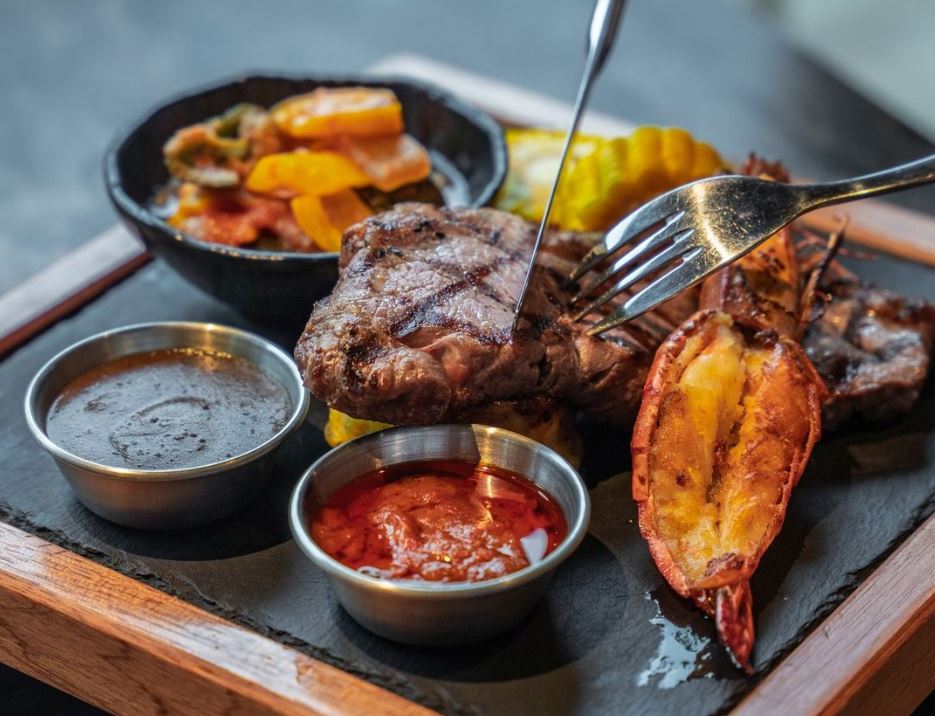Collins - PLQ Mall Food & Restaraunts Guide