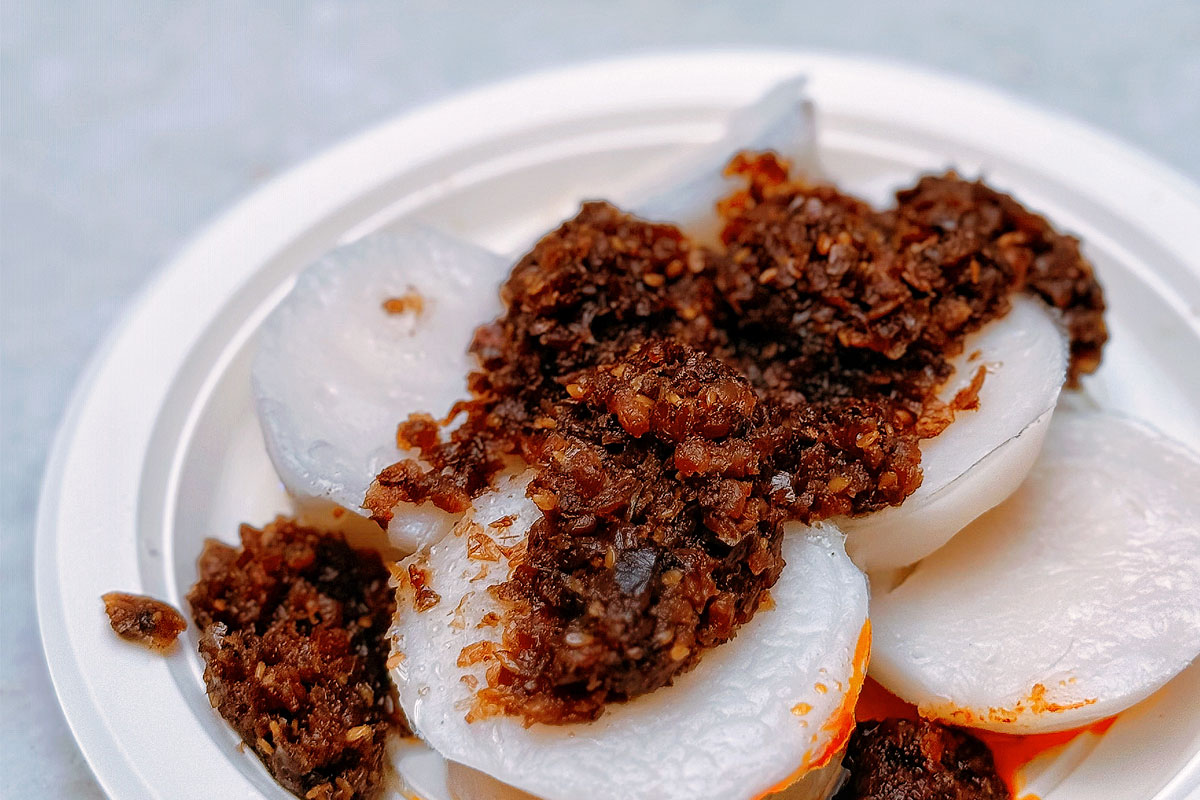 Photo of Jian Bo Shui Kueh or Chwee Kueh on a dish for Review