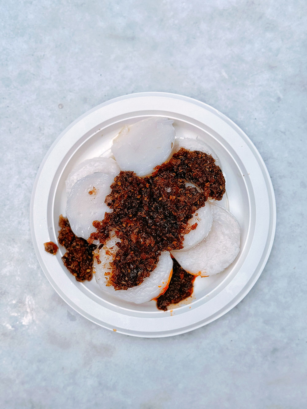 jian-bo-tiong-bahru-chwee-kueh Photo of Jian Bo Shui Kueh (Chwee Kueh) on a plate, top view